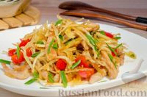 Фото к рецепту: Тёплый мясной салат с картофелем и перцем