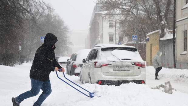В Подмосковье на уборку улиц от снега вышли 28,7 тысячи человек