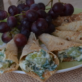 Кулечки из лаваша с сыром и виноградом