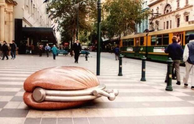 Памятник кошельку, Мельбурн (Австралия). | Purses, Online travel agency,  Melbourne