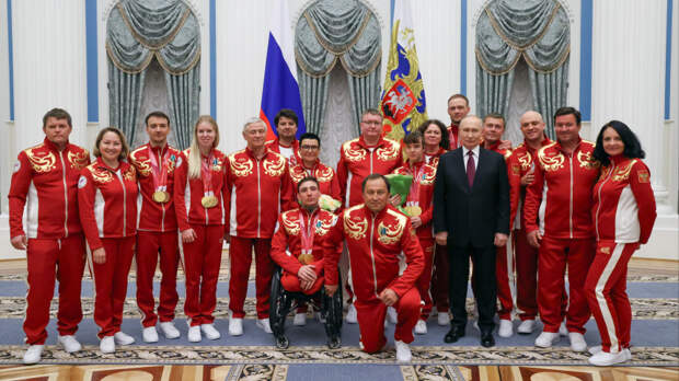 «Мечта осуществилась»: в Кремле наградили спортсменов, прославивших Россию на Паралимпиаде