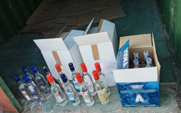 Трех рязанцев и двух мигрантов будут судить за производство контрафактного алкоголя