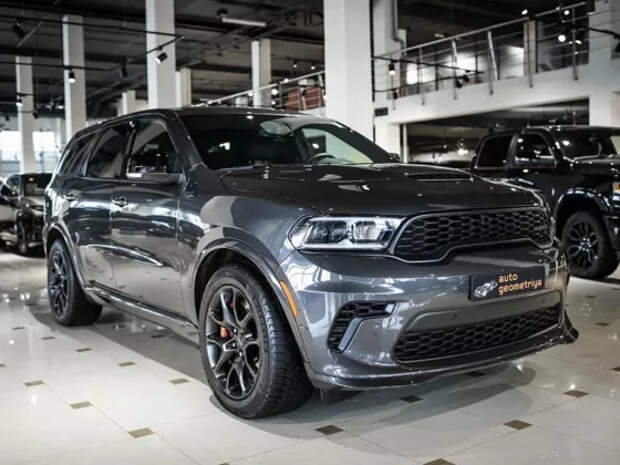 Таких в России больше нет. Столичный дилер продает «безумный» Dodge Durango Hennessey Hellcat с мотором на 1012 л.с.