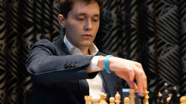 Есипенко сыграл вничью с Гири в 11-м туре турнира претендентов