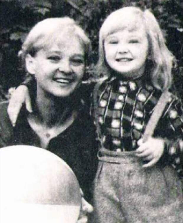 Людмила Марковна с дочерью Машей.