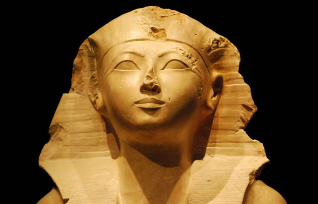 Начиная ещё с первой династии, к власти в Древнем Египте время от времени приходили женщины