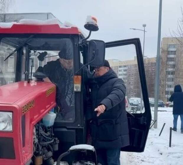 Председатель Жилищного комитета Денис Удод проверил уборку дворов в Приморском районе