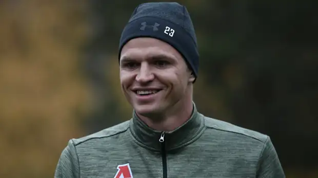 Хоккеист «Колорадо» Задоров назвал футболиста Тарасова недалёким человеком