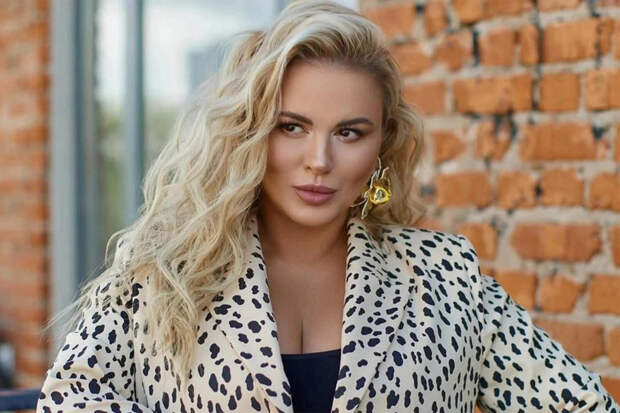 Анна Семенович сравнила себя с Пьеро после похода к косметологу