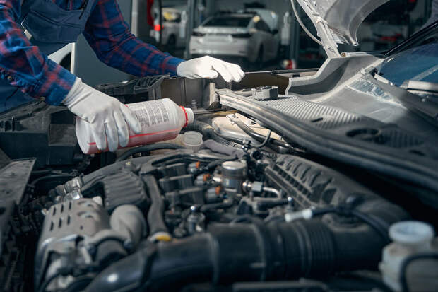 Химик Дорохов: смешивать разные антифризы опасно для двигателя