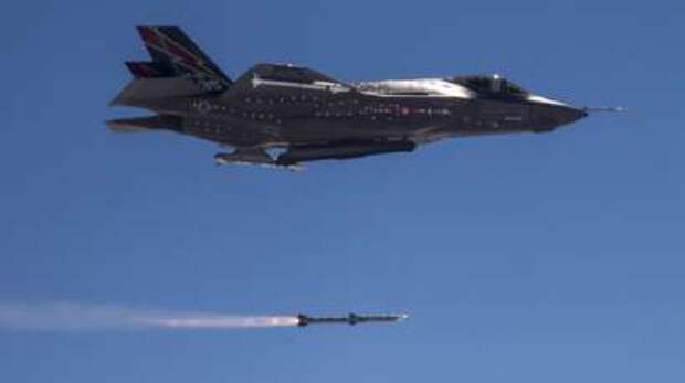 F-35 пускает ракету