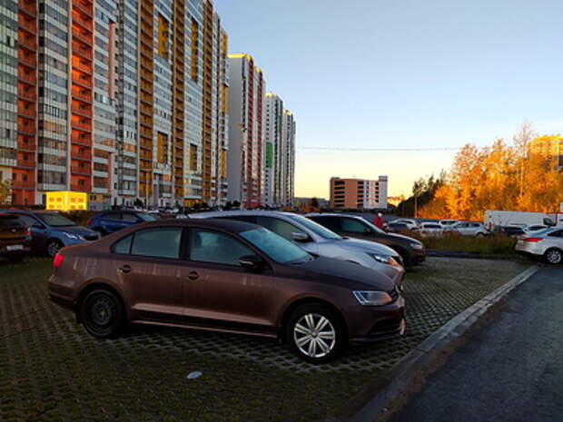 В Новосибирске бывший участковый вступил в драку с соседом из-за парковки
