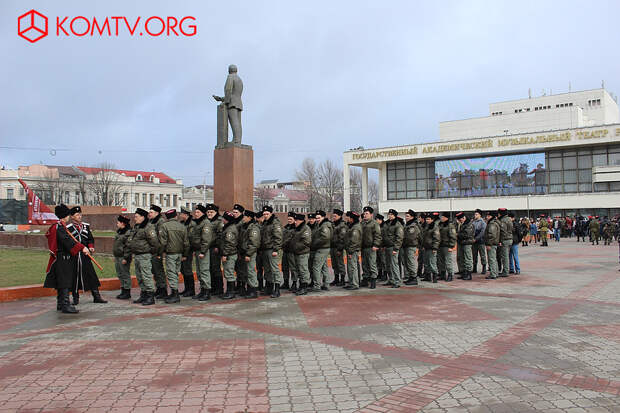 Постепенно площадь заполняется.