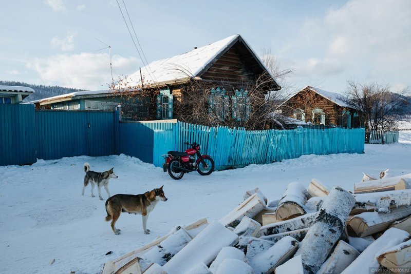 Там, где нет сотовой связи, лично я завидую белой завистью Там, где нет сотовой связи, лично я завидую белой завистью Дмитрий Чистопрудов, село Укыр, фоторепортаж