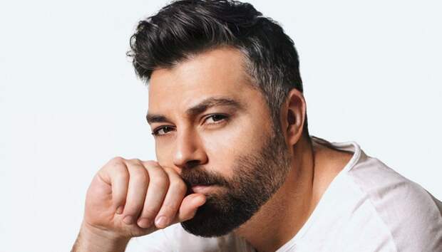 «Вдул с последствиями»: как 45-летний Алексей Чумаков, отец двух дочерей, балансирует между идеальным браком и скандальными шутками о жене