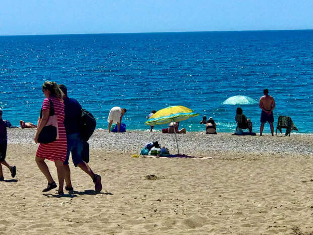 «Лето вступило в свои права». Туристы любят Крым, но здесь есть некоторые проблемы