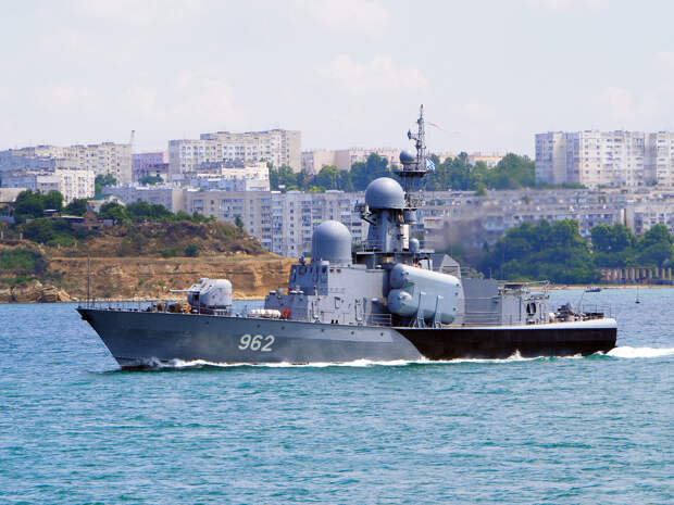Мал да опасен: ракетный катер «Шуя» поставил на место США в Черном море