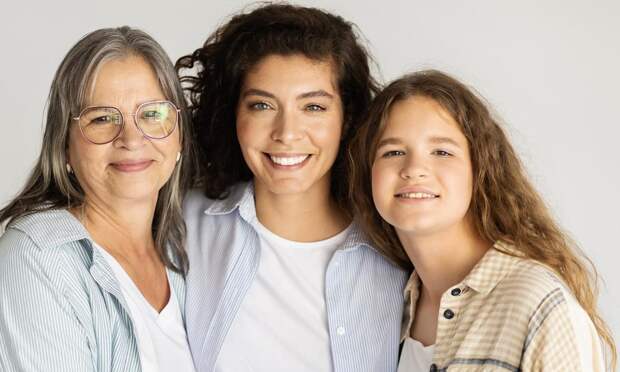 Забудьте принцип «мало и правильно»: 10 привычек женщин, которые живут долго и счастливо