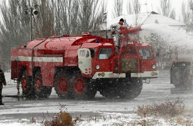 Специальный аэродромный пожарный автомобиль типа АА-70. аэродром, аэропорт, спецтехника, техника