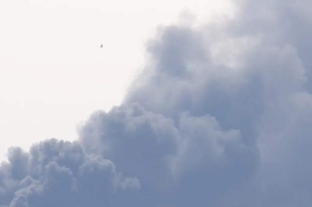 UKMTO: у берегов Дубая после попадания снаряда загорелся нефтяной танкер