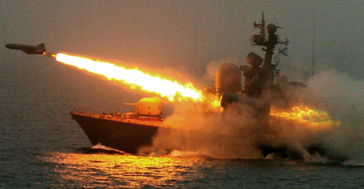 Стрельбы Черноморского флота ВМФ России. Источник изображения: https://topwar.ru/