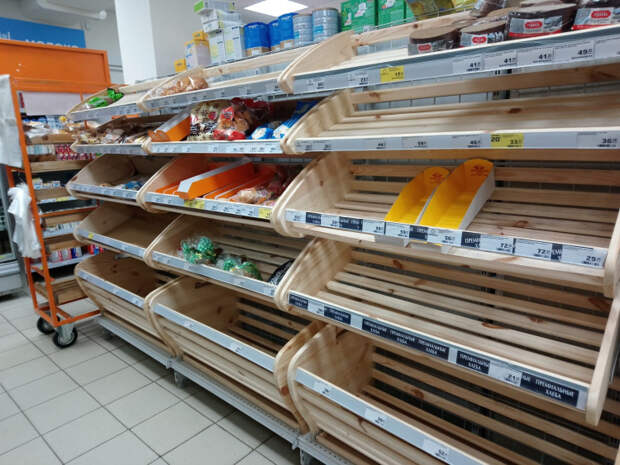 В Сочи из-за перебоев с поставками опустели полки в супермаркетах