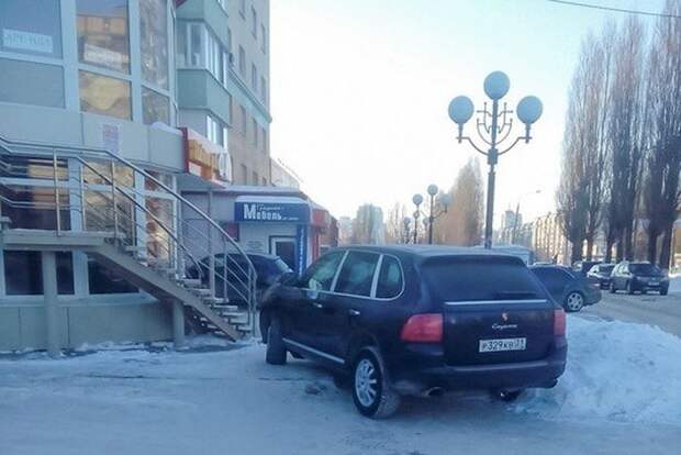 Владелец авто угрожает девушке, которая разместила снимок в сети (2 фото)