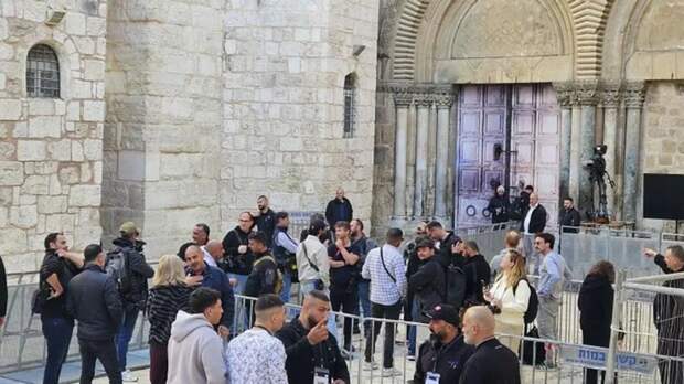 Делегация из России прибыла в храм Гроба Господня