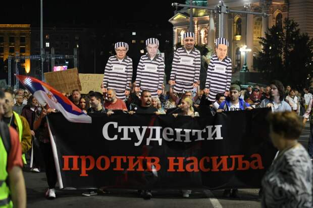 Польша построила своё благополучие на играх в русофобию, и сейчас ходит по лезвию ножа,...