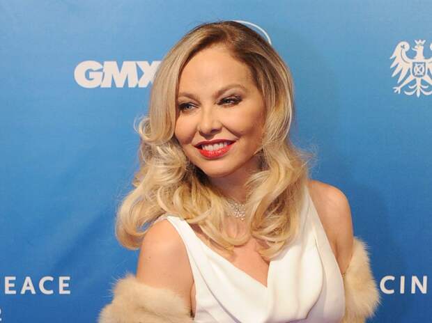 Richard Lugner holt Ornella Muti mit Privatjet in Genua ab - Opernball - VIENNA.AT