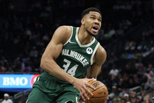 Яннис Адетокунбо повредил колено в матче с «Индианой»