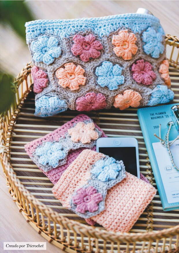 Вязаные косметички и органайзеры, созданные при помощи крючка, стали популярным и практичным аксессуаром для хранения различных предметов.-6