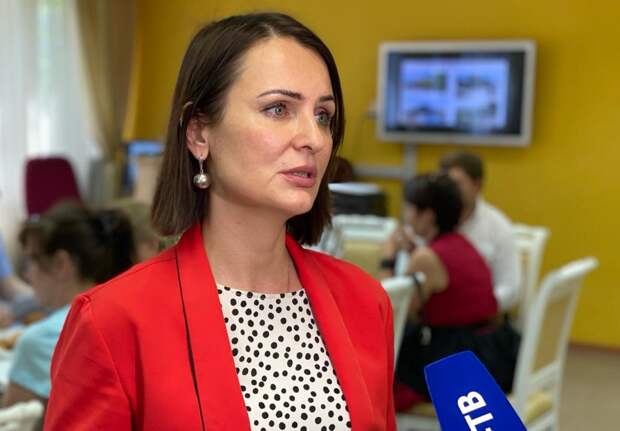 Дети Некрасовки просят танк у лидера «Совета Матерей» Буцкой / Фото: Анна Никитина