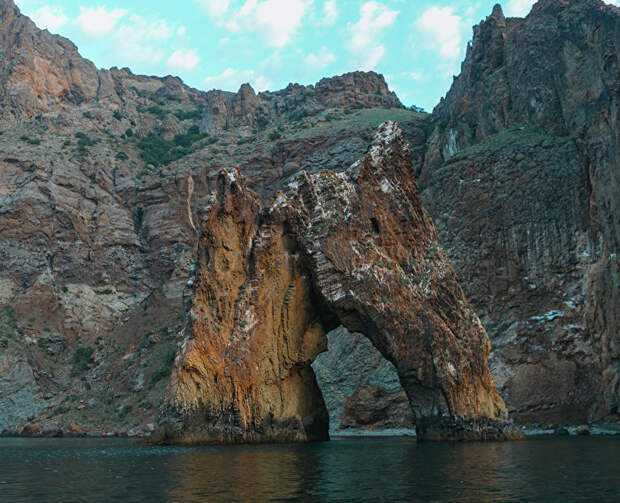 Бежим по Кара-Дагу, Хамелеону, Коктебелю и Тихой бухте: как поучаствовать в трейл-марафоне