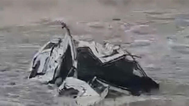 Прокуратура подтвердила гибель одного человека в Сочи, где в море унесло два автомобиля