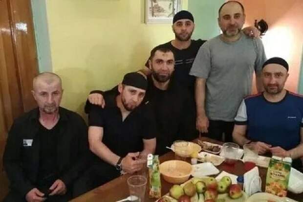 Фотосессия киллера, сидящего за убийство Бориса Немцова…