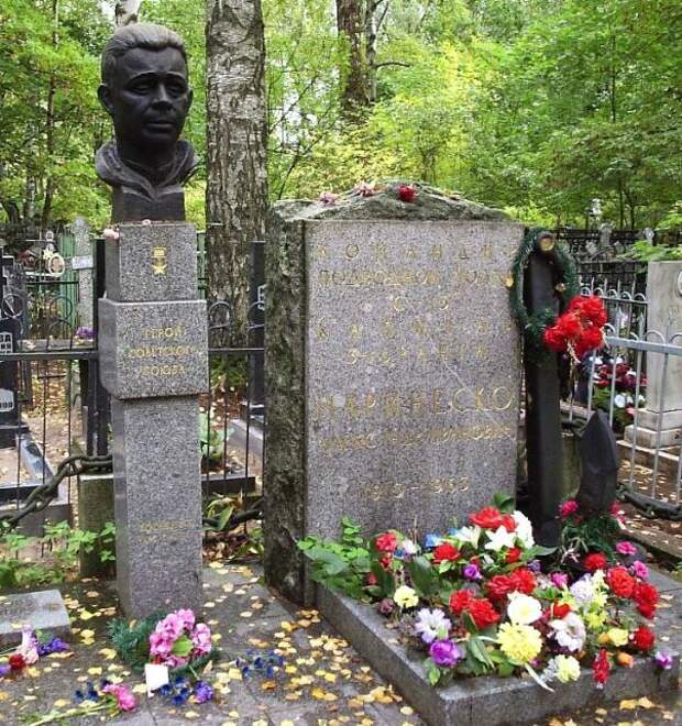 Памятник на могиле А.И.Маринеско