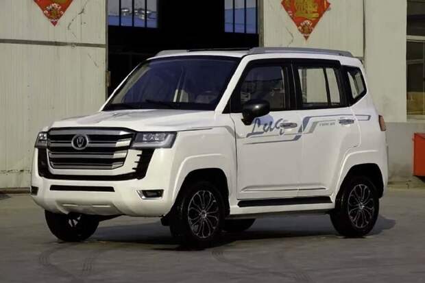 Китайская миниатюрная реплика Toyota Land Cruiser 300