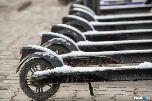 Опять зима?! Новосибирск засыпало снегом, который и не думает таять