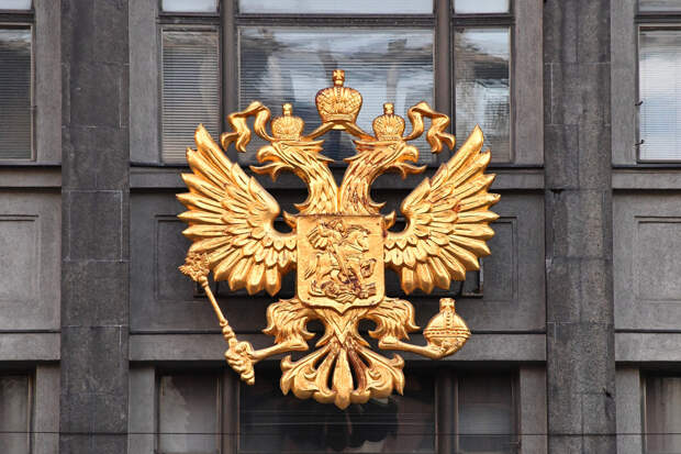 Путин подписал закон о крестах на гербе России