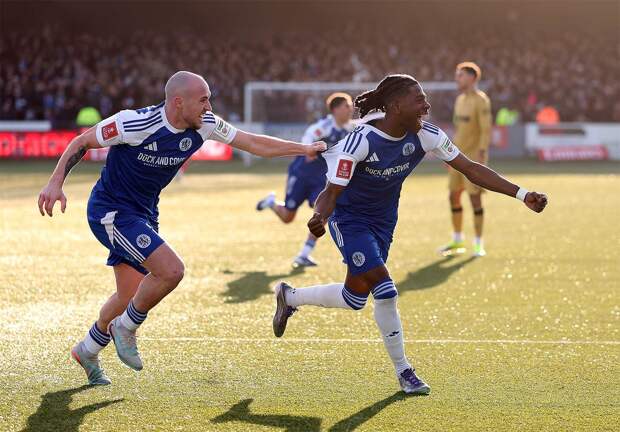 Действующий обладатель Кубка Англии «Кристал Пэлас» вылетел из турнира, проиграв клубу 6-й лиги