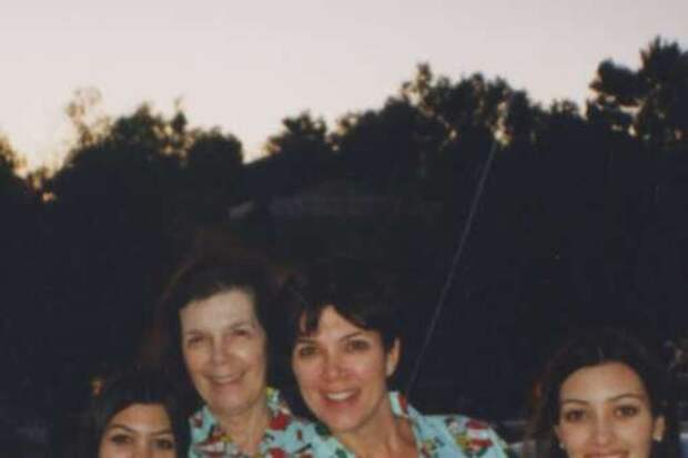 «У меня нашли кисту и небольшую опухоль»: 68-летняя Крис Дженнер призналась дочерям в проблемах со здоровьем