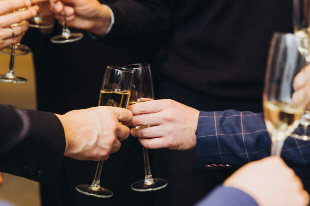 "Абрау-Дюрсо" захотела продавать игристый чай по 1,5 тысячи рублей за 0,75 литра