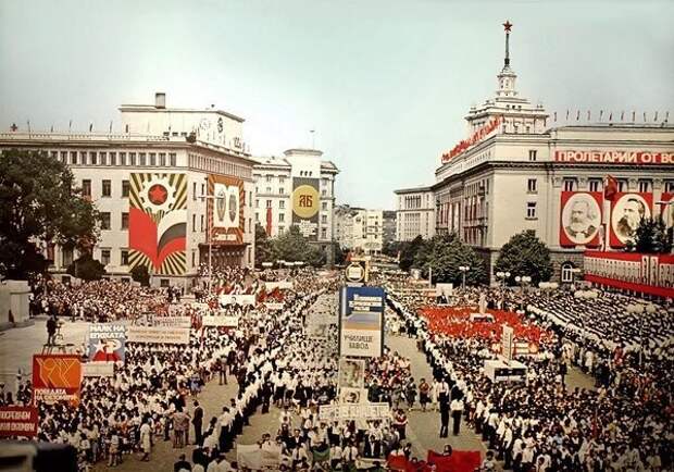 Манифестация в Софии, 9 сентября, 1980 год. 9 сентября считается датой болгарского антифашистского восстания 1944 года и началом коммунистического режима.