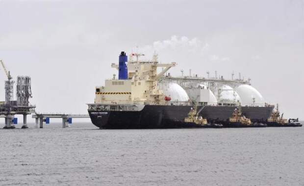 Японию следует лишить газа в ответ на введенные против России санкции, считает депутат Сахалинской областной думы Александр Болотников.
