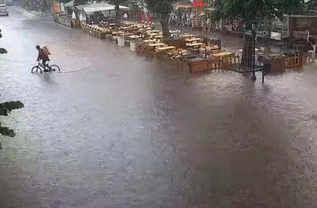 В Одессе после ливня затопило улицы