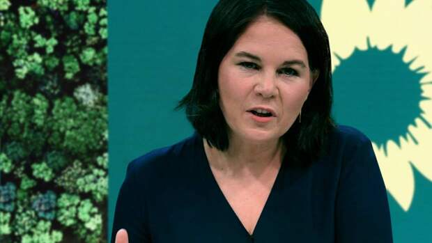 Публицист Союстов: Пока Бербок остается главой МИД ФРГ, улучшения отношений Берлина и Москвы ждать не стоит