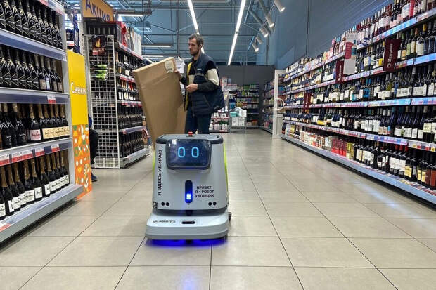 CNews: "Лента" оборудует новые супермаркеты роботами-уборщиками Pudu CC1