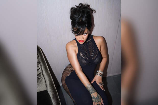 Певицу Рианну заподозрили в четвертой беременности из-за новых фото