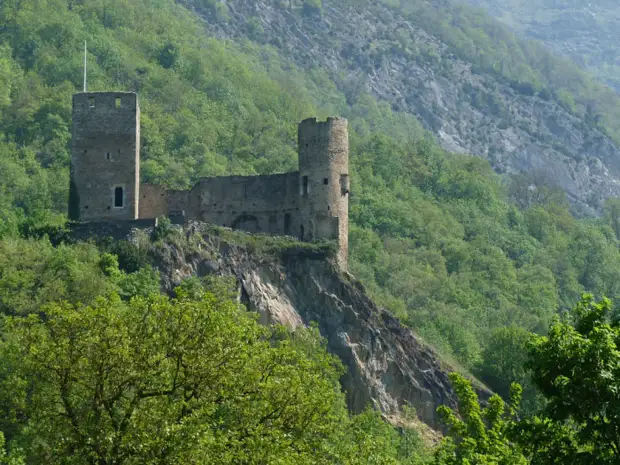 Развалины замка Сен-Савер, Франция. Фото: detours-pyreneens.com.